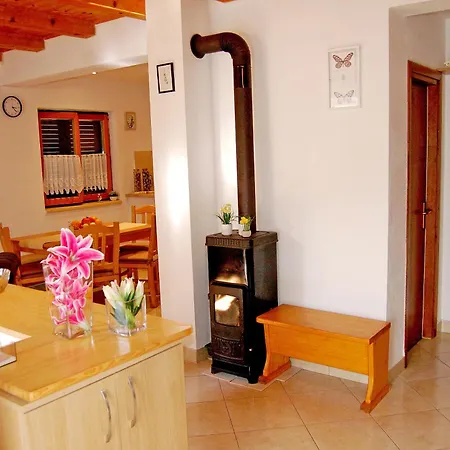 House Pansy Nyaraló *