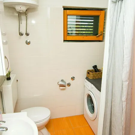 House Pansy Semesterbostad Pašman